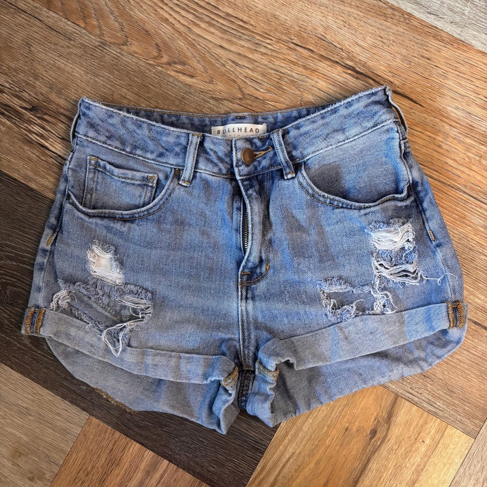 Bullhead Denim Co Womens High Rise Distressed Denim Shorts Light Wash Size 26